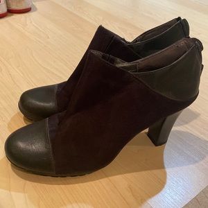 Black Aerosoles Suede and Leather Heel